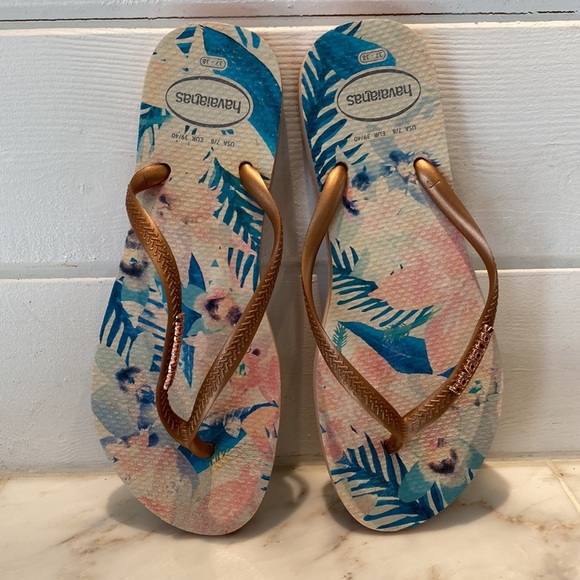 Havaianas Tropical Floral Thong Sandals Size 7/8 - Picture 2 of 10